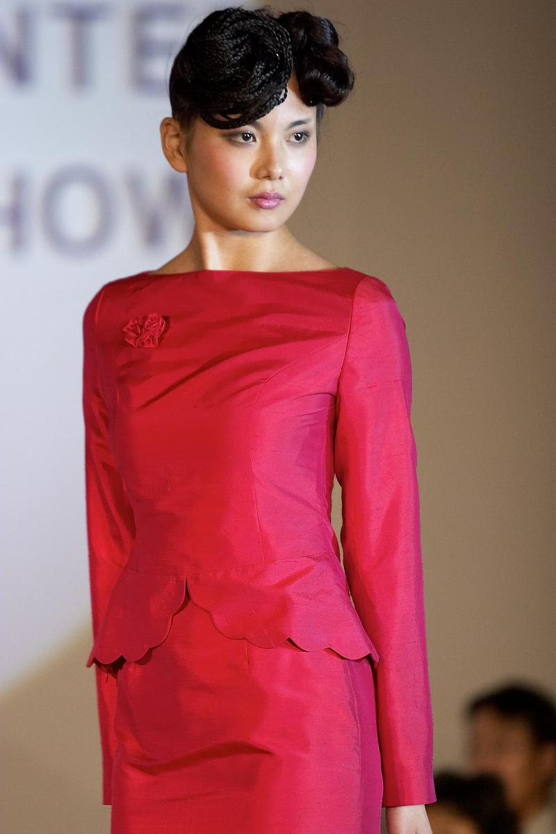 东西合璧的丹丹-罗兰女装品牌在上海发布2003-04秋冬女装.+++_+++丹丹