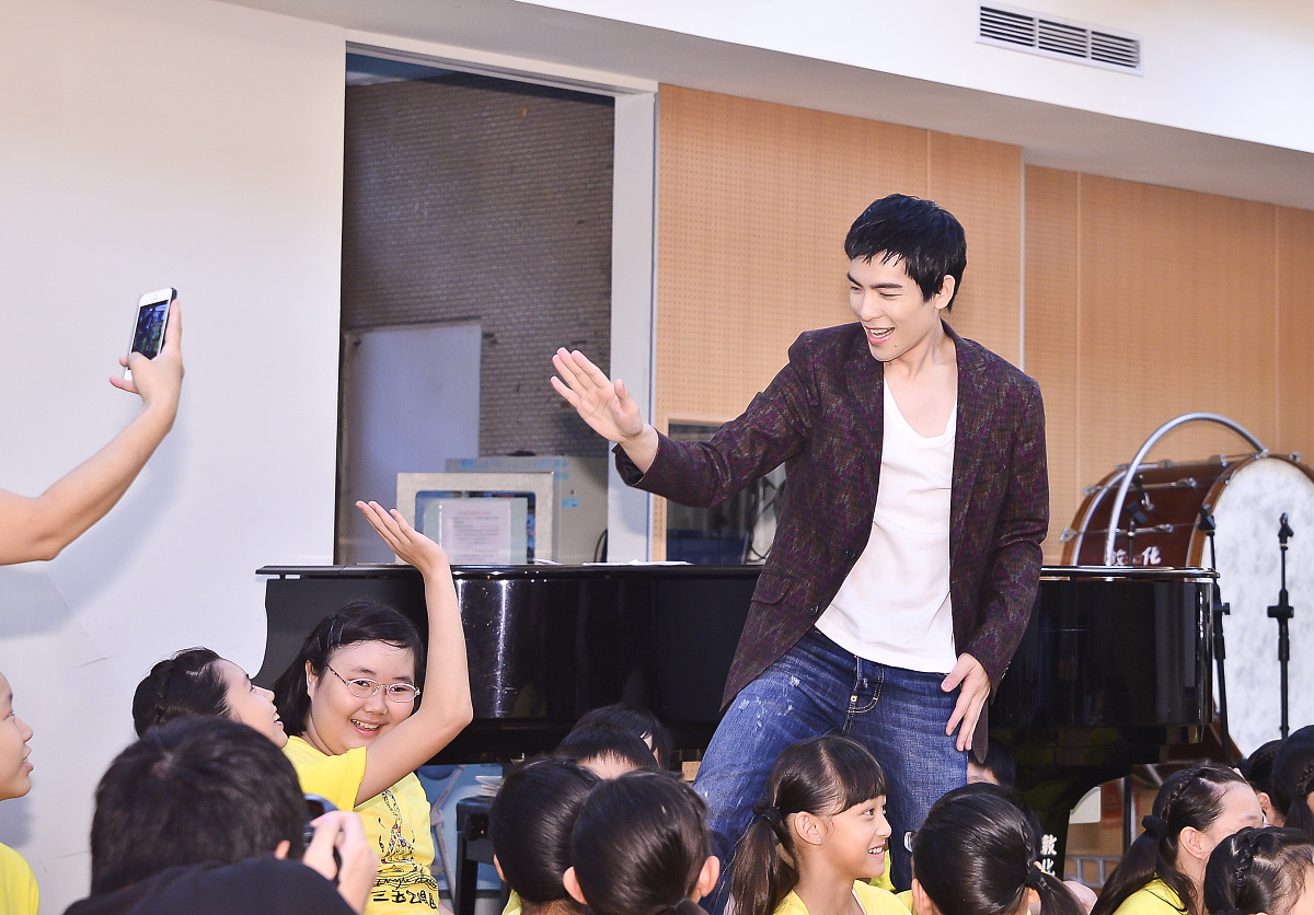 2015年9月17日,台北,明星出席《谢谢老师》尊师歌曲发表记者会.***_**