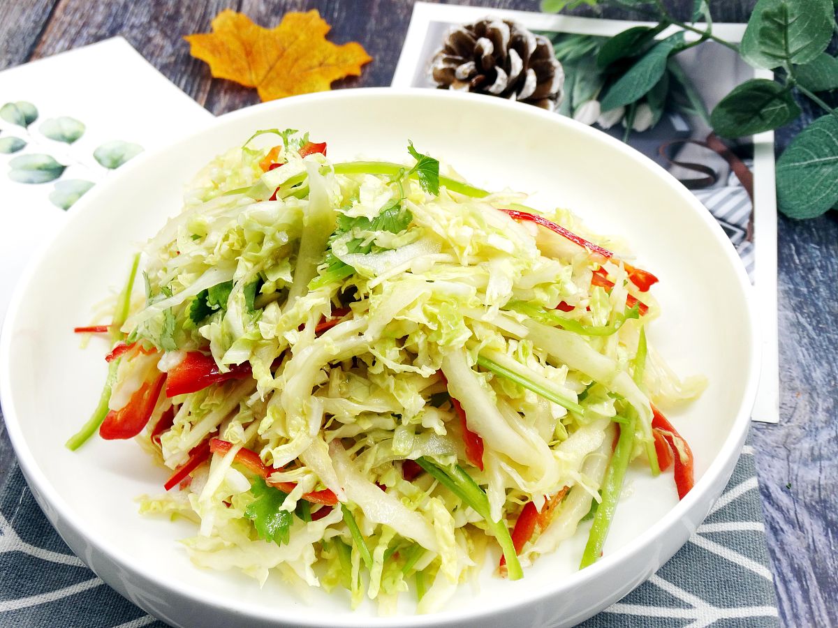 过年餐桌上的清爽之选：简单易做的白菜丝