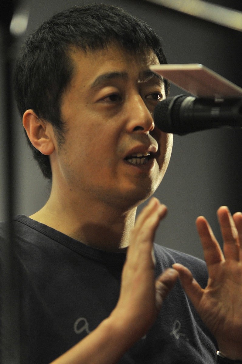 2010年7月4日,浙江宁波,电影《海上传奇》宣传发布会.  (应摄影师要求