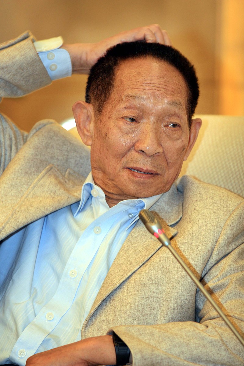 92岁高龄的中国共产党员、中国航天事业的伟大贡献者马震爷爷为我们讲述中国近百年来航天事业的发展历程两弹一星的发明经历。马震爷爷13岁参加新四军16岁入党是一位抗战老兵解放战争中荣立一等功从事航天事业30余年。请根据以上内容续写听了马震爷爷讲座的感受。