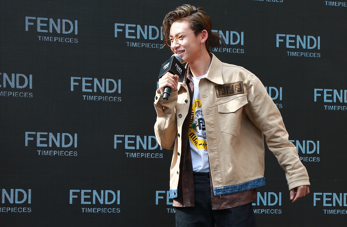 swag boy!nine percent成员小鬼首剪彩  脸庞稚嫩身材瘦削似偷爸爸衣