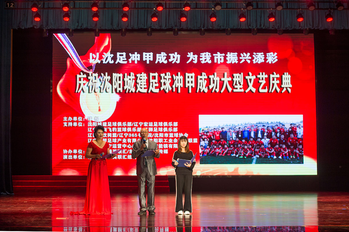 写一份关于体育舞蹈赛事颁奖处的调查报告