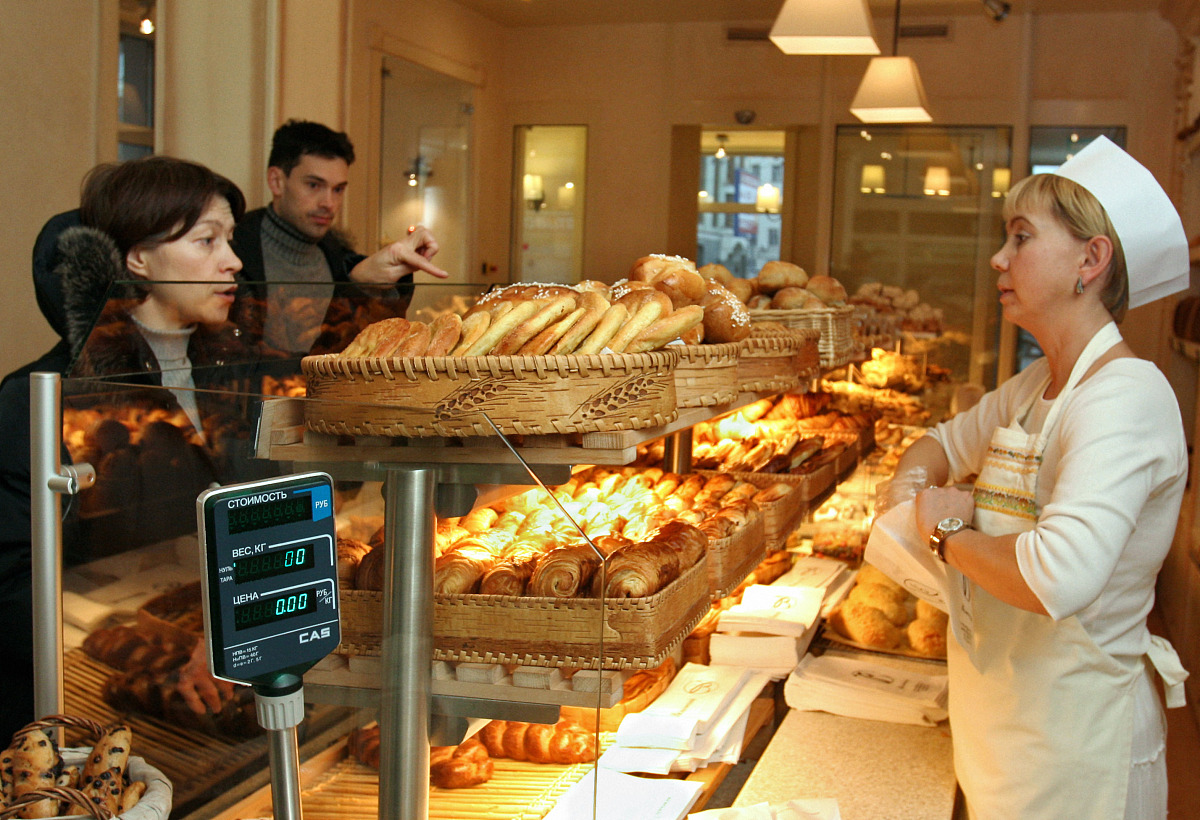 Comparative Study on Business Models of Food Enterprises: A Case Study of Genki Group and Taoli Bread