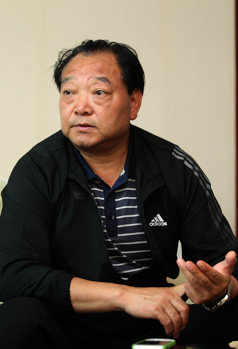 2011年6月17日,中国体坛名宿射击运动员许海峰在青岛