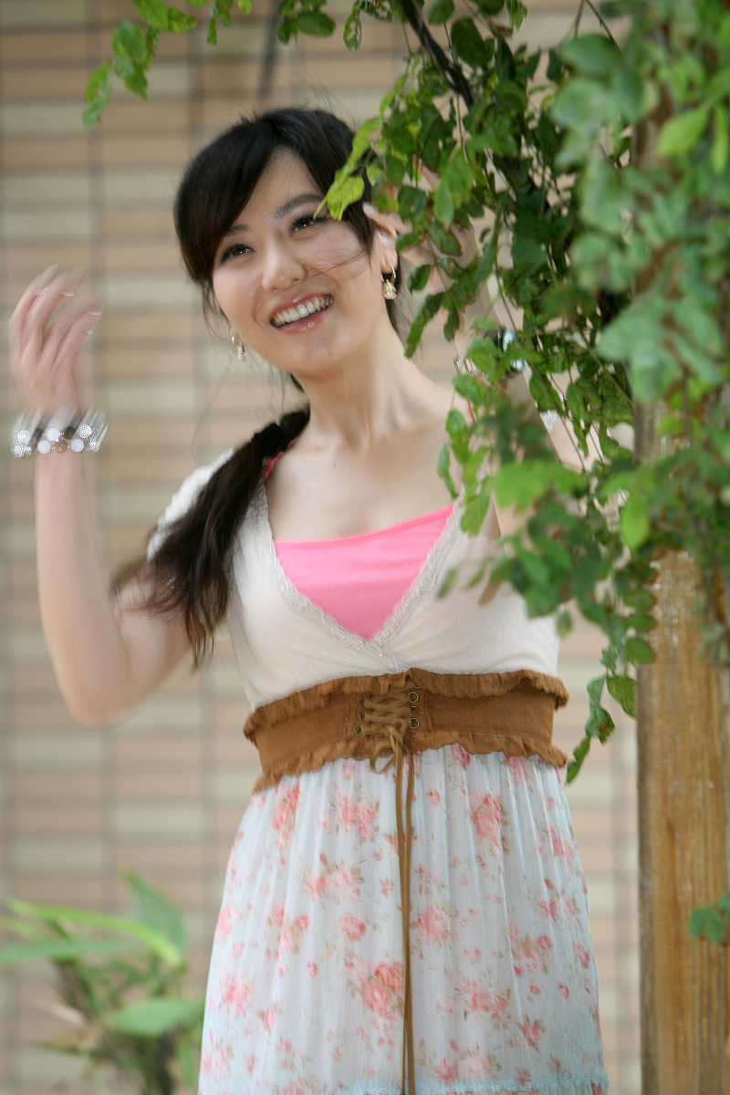 2010年7月2日,西安,新版电视连续剧《红楼梦》中薛宝钗的扮演者白冰回