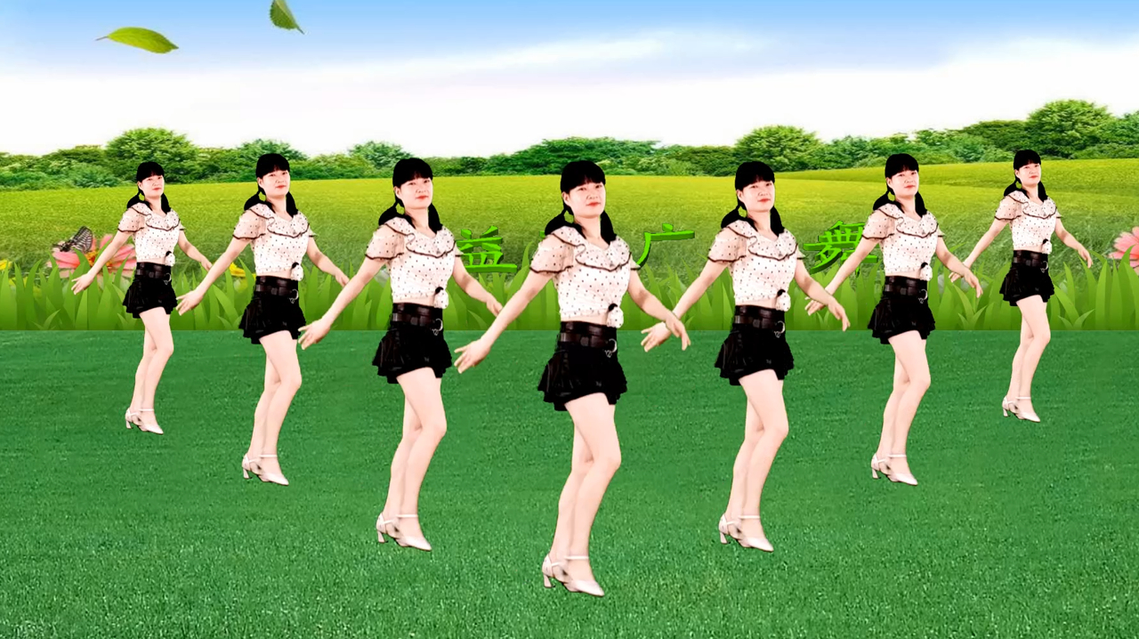 热门广场舞《小苹果》熟悉的旋律,欢快的舞蹈,好看又简单