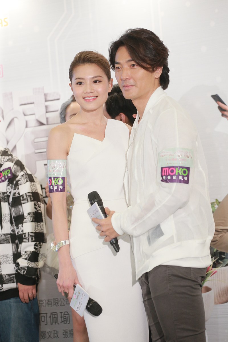 帮我起一个男的和一个女的角色名字要求是情侣的名称内有 梦 字 读着顺口大气 好记 网络游戏相关的 帮我推荐10