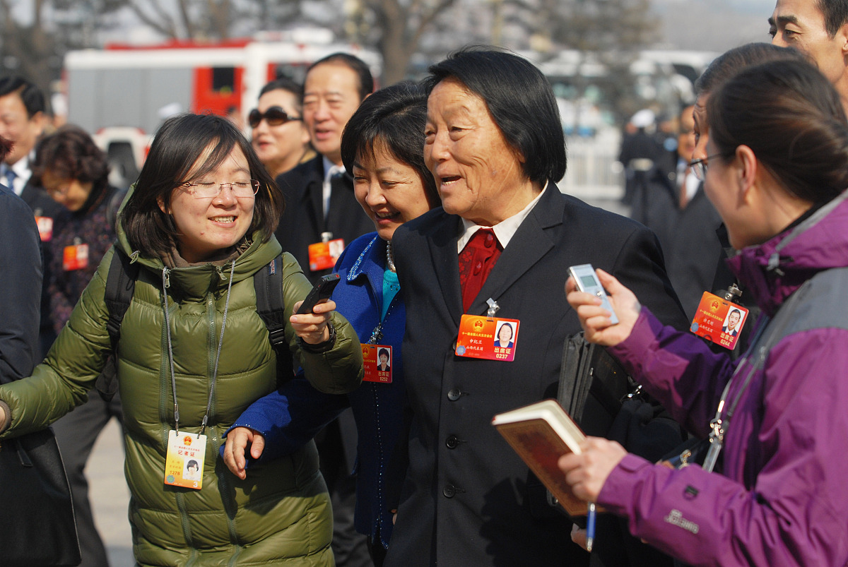 关于马克思《资本论》中马克思的社会历史观的历史地位和价值分析写一段话