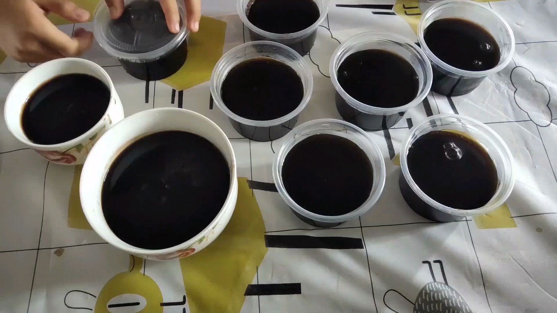 爱吃龟苓膏的一定要收藏噢,这样的做法,好吃的停不下来