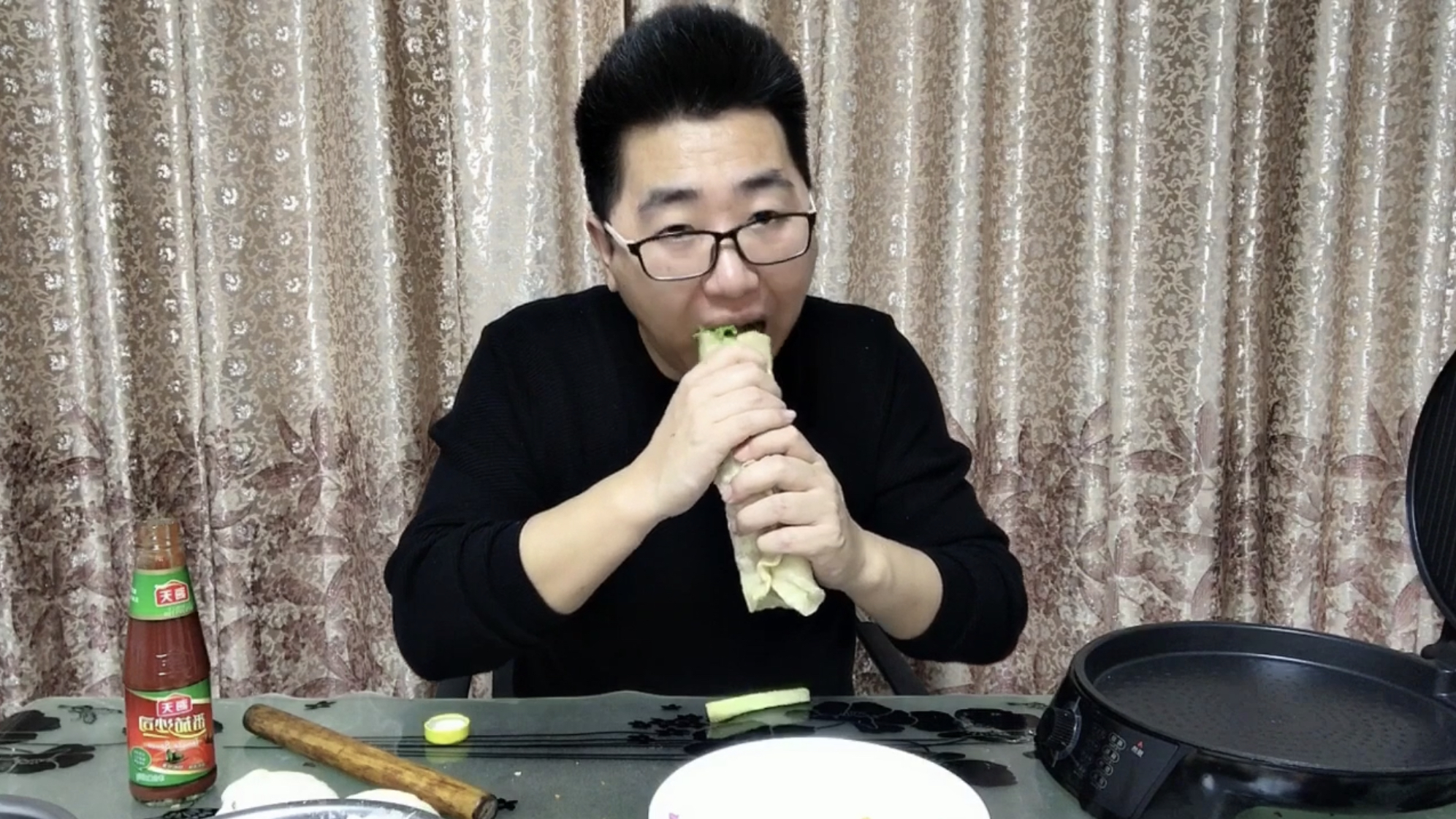小伙教你做东北鸡肉卷,自己在家做成本很便宜