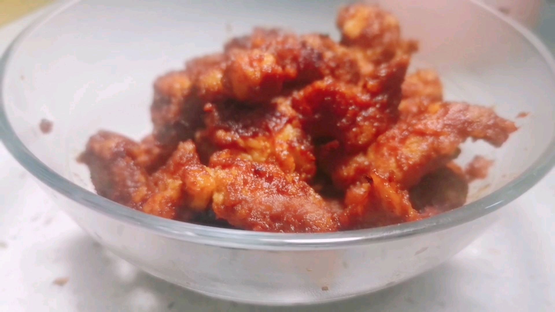 猪肉降价,西北小伙买来做糖醋里脊,最后做成“黑暗料理”