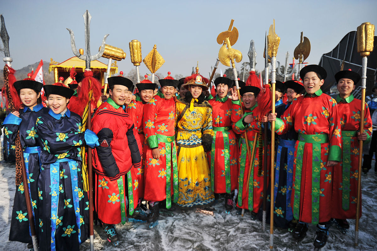 2016年12月24日,河北承德,"2016中国·承德冰雪季"活动开幕式在承德避