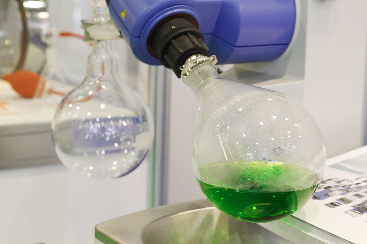 初中常见的气体肥料：氮气、氧气、二氧化碳和水分