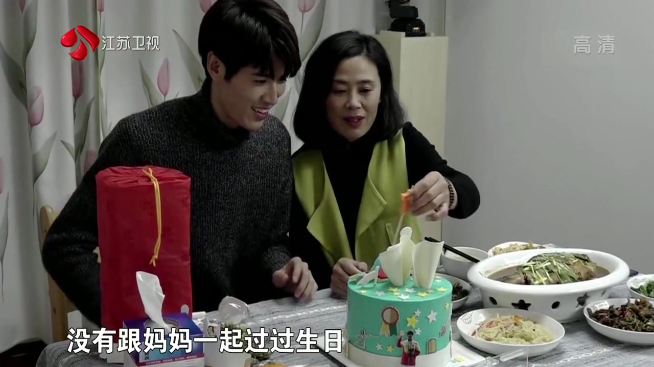 孙伟过生日,哥哥缺席,与妈妈一起温馨度过!