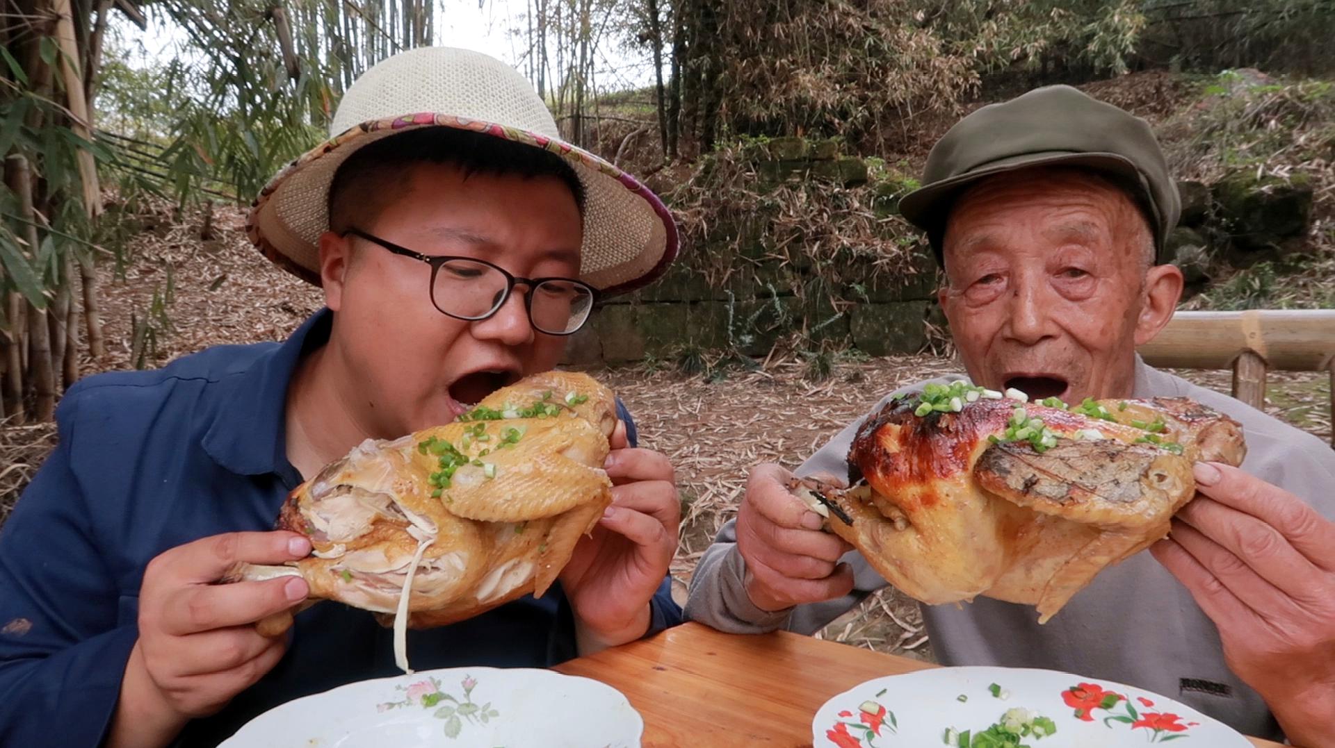 [图]阿米第一次做“叫花鸡”一次做两只，鸡肉鲜嫩多汁，抱着啃太爽了