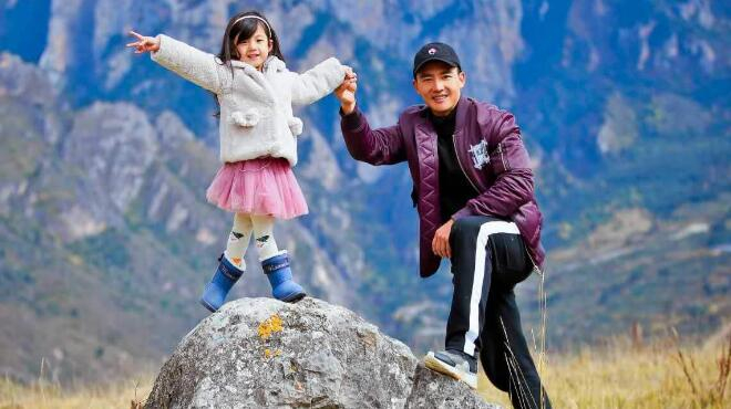 小泡芙变双眼皮大眼 刘畊宏曝原因:“家中奇妙遗传”