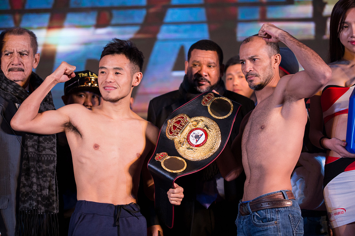 幽默风趣的wwe解说员请你用幽默风趣的角度详细解说wwe1537 期 the miz vs johnny gargano