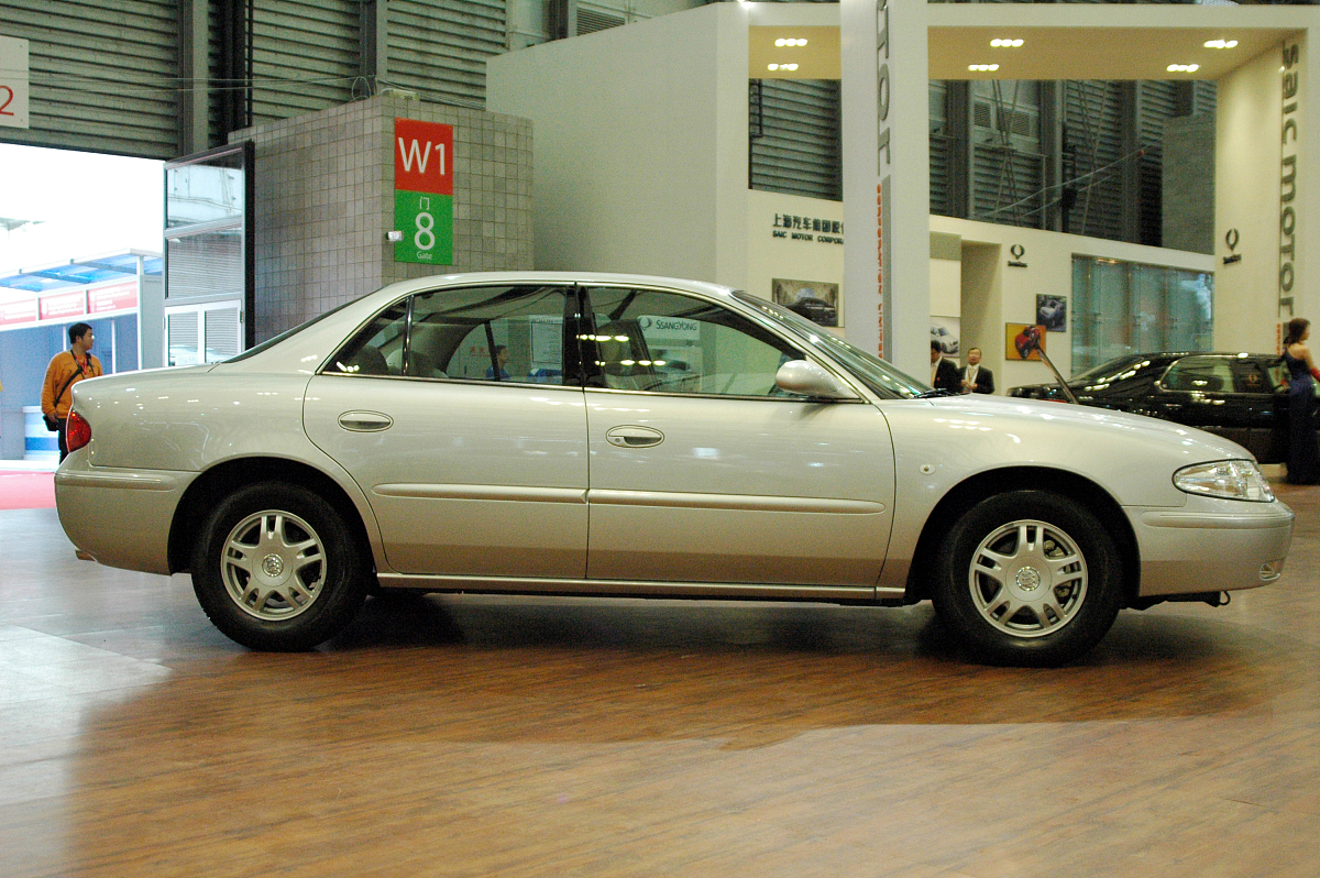 05款别克君威25基本型和25豪华型配置有什么区别