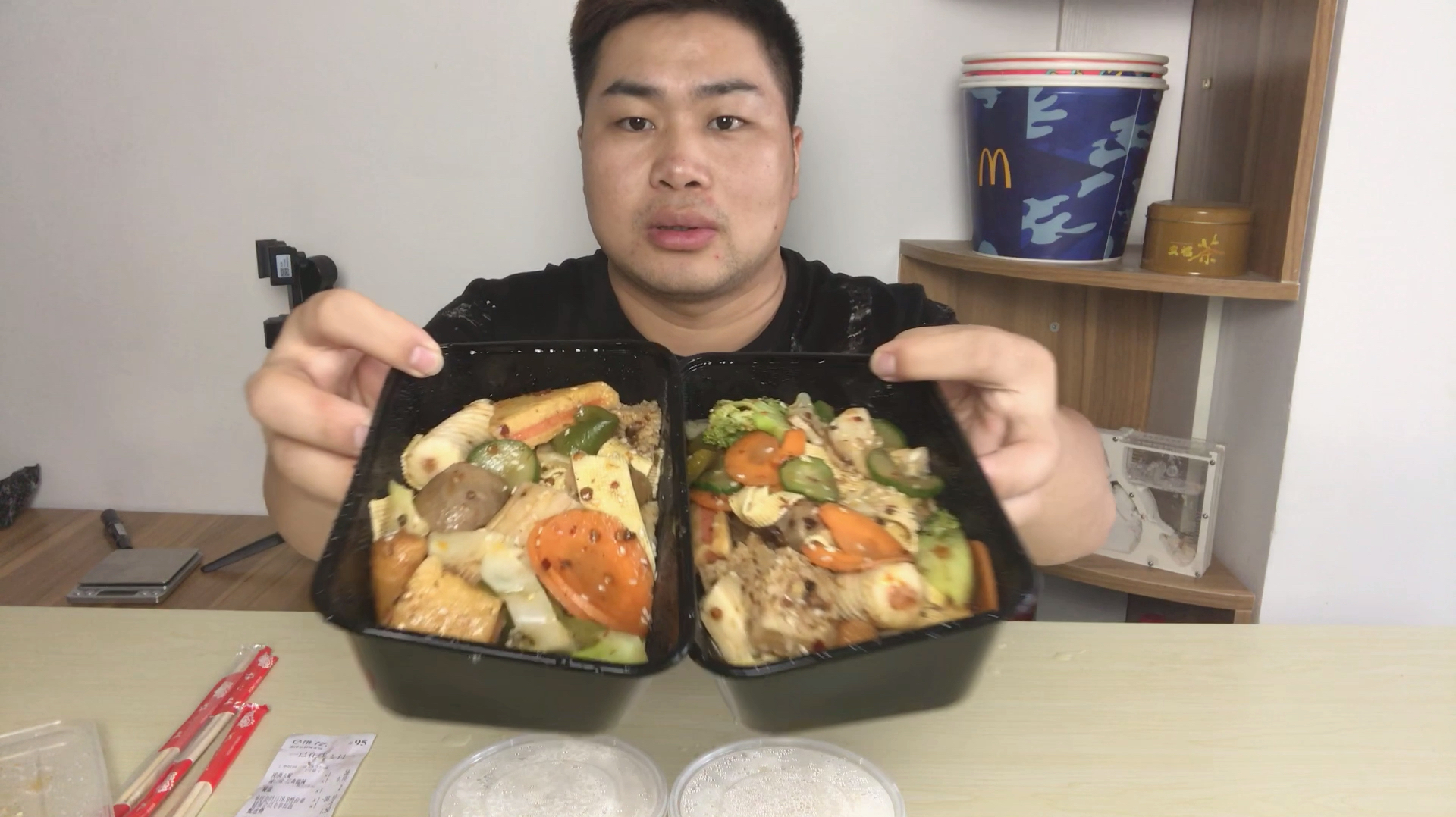 外卖17元的双人麻辣香锅,两份米两份菜,竟然没让我吃饱!