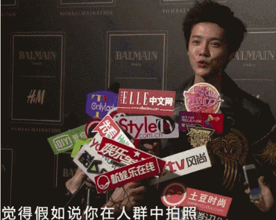 鹿晗與人合影總愛墊腳，甚至還在襪子里穿了韓國增高利器