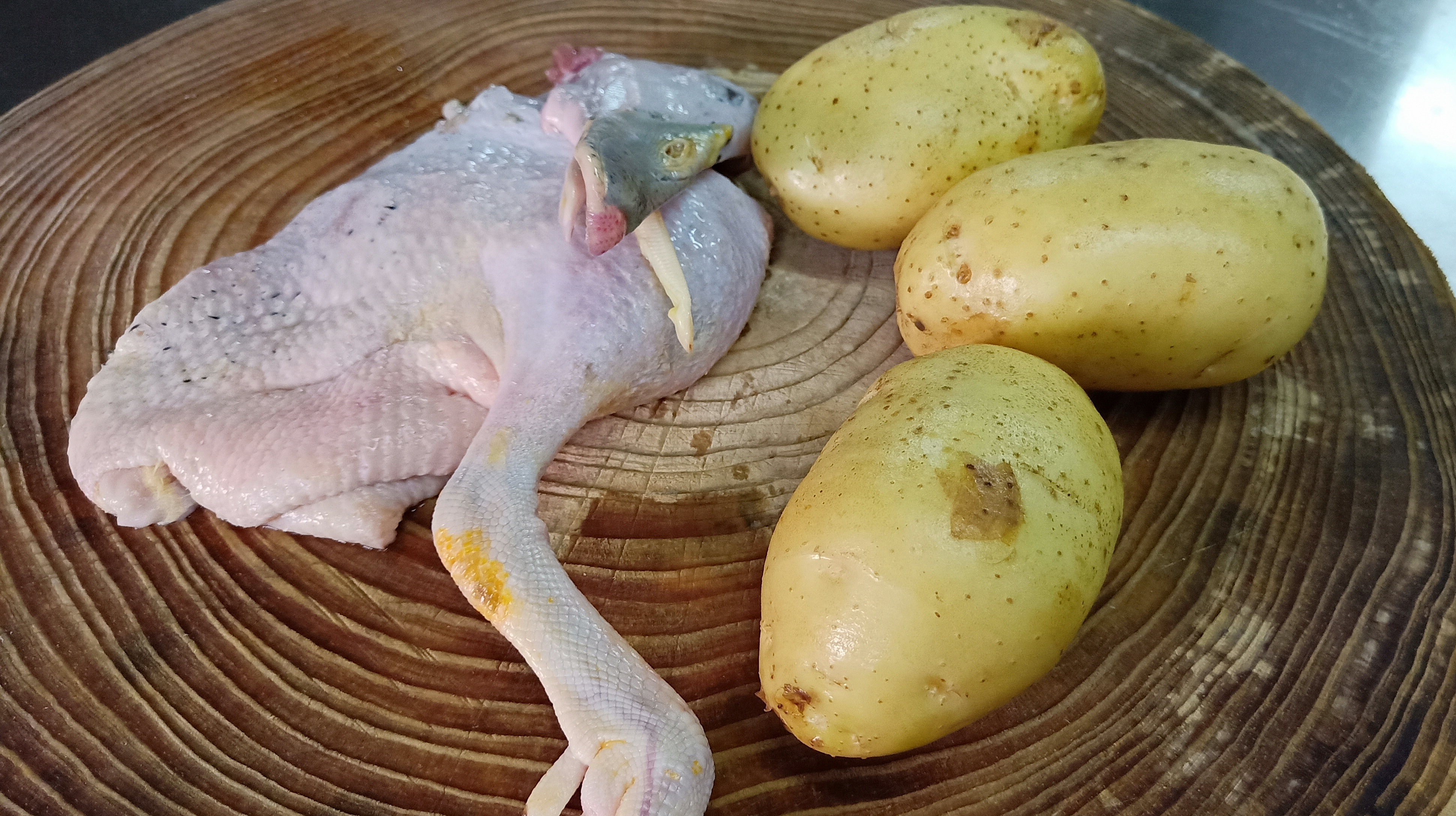厨师长分享一道家常菜“土豆焖鸭”太香了鸭肉嫩滑多汁