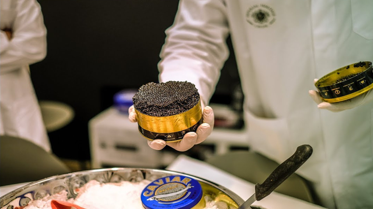 一勺4万美元的鱼子酱,为什么会卖这么贵?看完涨知识了