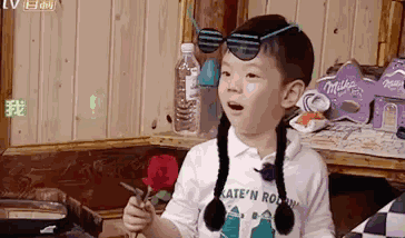 嗯哼,你知道嗎?你爸爸杜江成了繼彭於晏后,另一個清純版硬漢