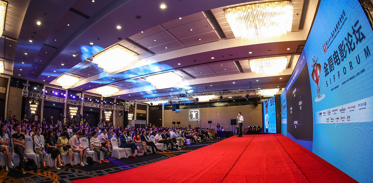 4月19日 我要在成都洲际酒店举办一场关于口腔种植牙的医学会议 大概有300人左右 请帮我写一份中文邀请函