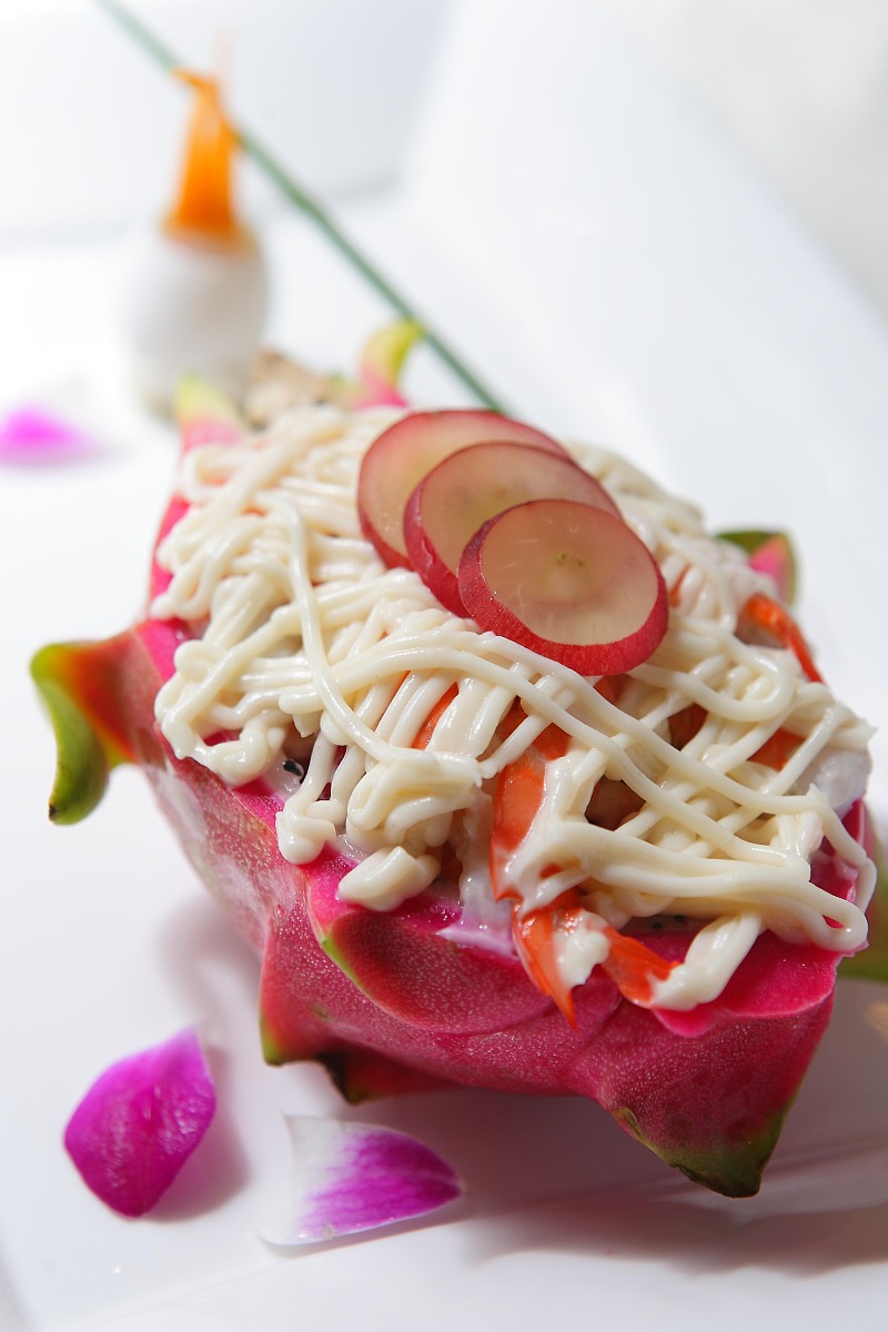 明天我最主要的请远方回来的同学一家找了身边的领导还有老板陪同吃饭喝酒这个开场白我应该怎么说最完美