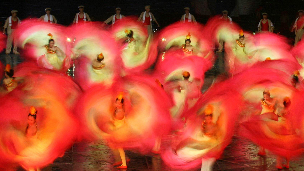 运动会通讯稿：超越自我，挑战极限