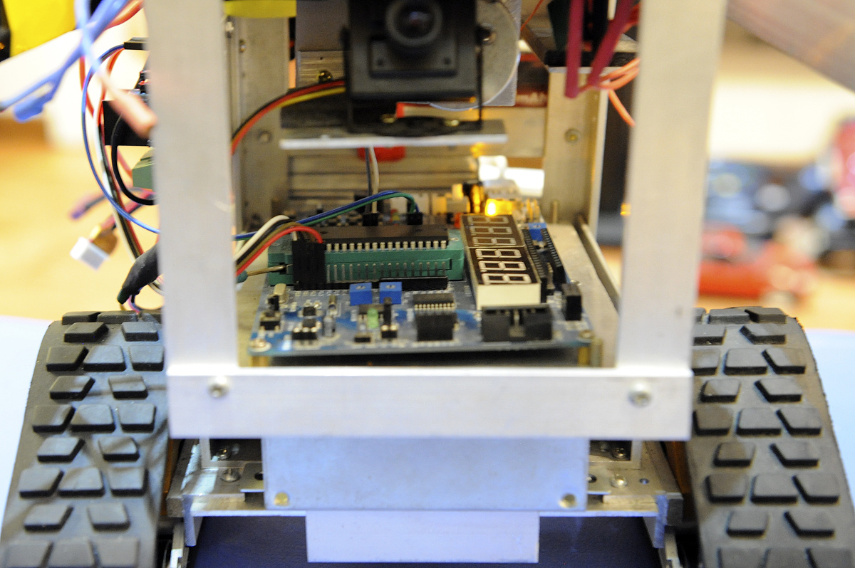 使用一块l298n驱动模块和两块l298n驱动模块驱动四轮小车有何区别