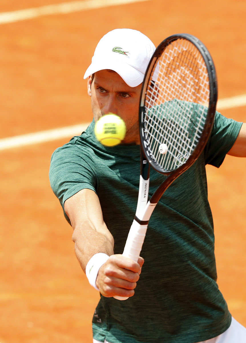 Trabaje con su compañeroa Escojan uno de los siguientes pares de temas y escriban una oracion con cada uno de ellos Presten atención al lugar que ocupa el adjetivo una gran persona una persona grande