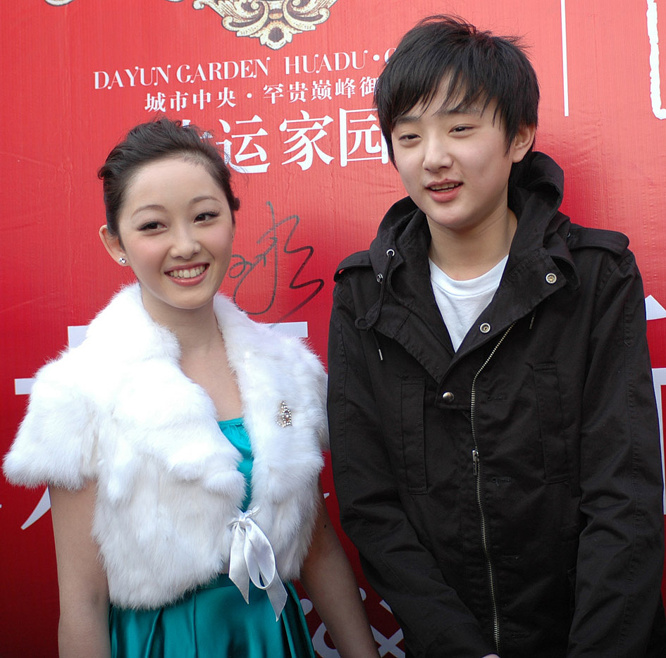 林黛玉倒拔垂杨柳的起因是什么？