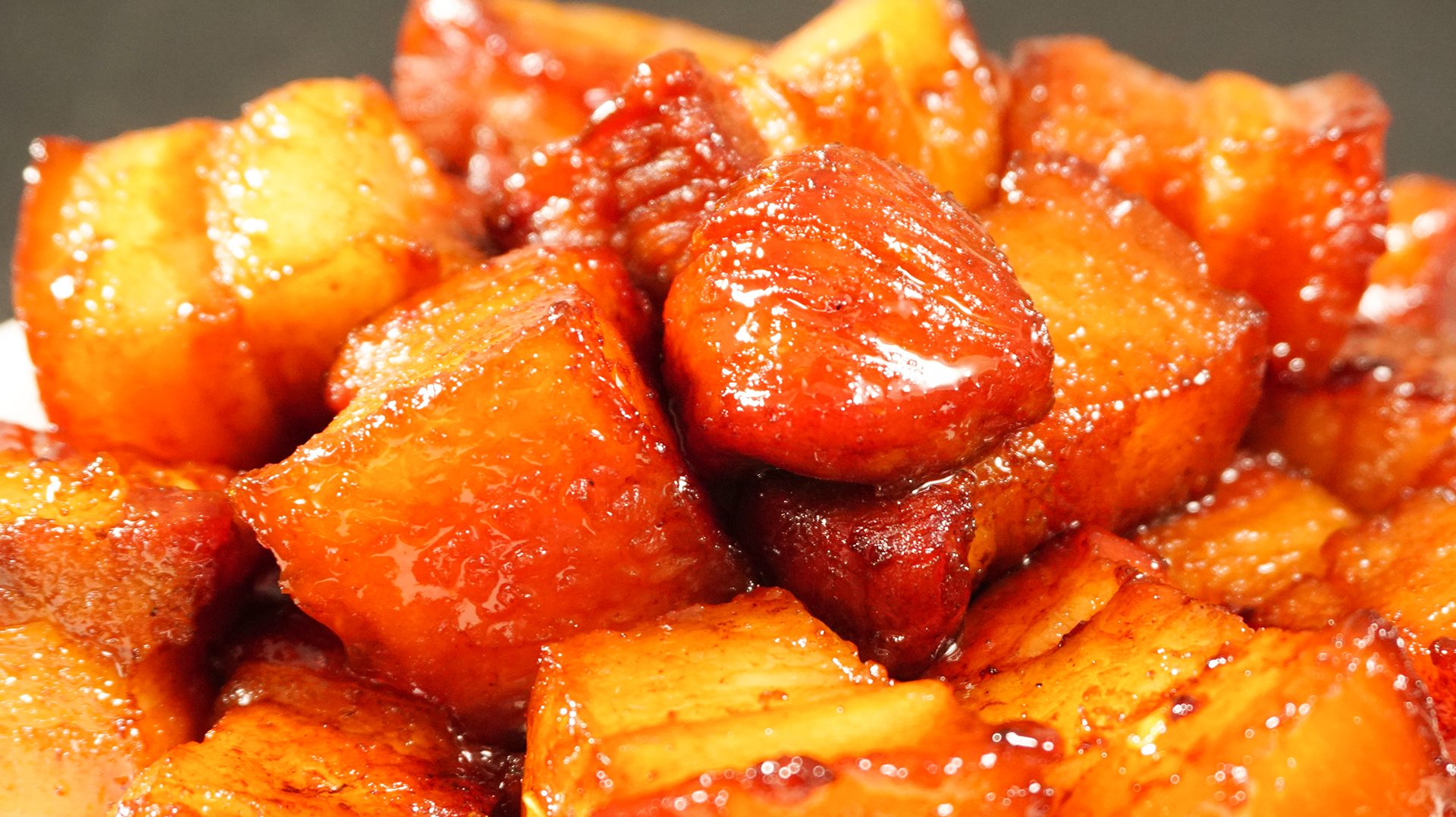 吃了这么多年的红烧肉,才知道这样做更好吃,很多人炒糖色就错了