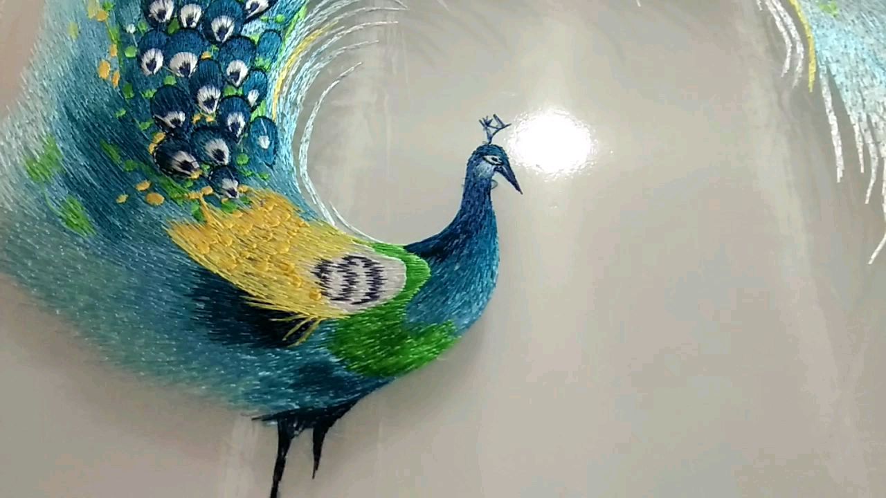 十字绣系列的真丝绣,带你们看看真丝绣配上圆形卡纸的效果
