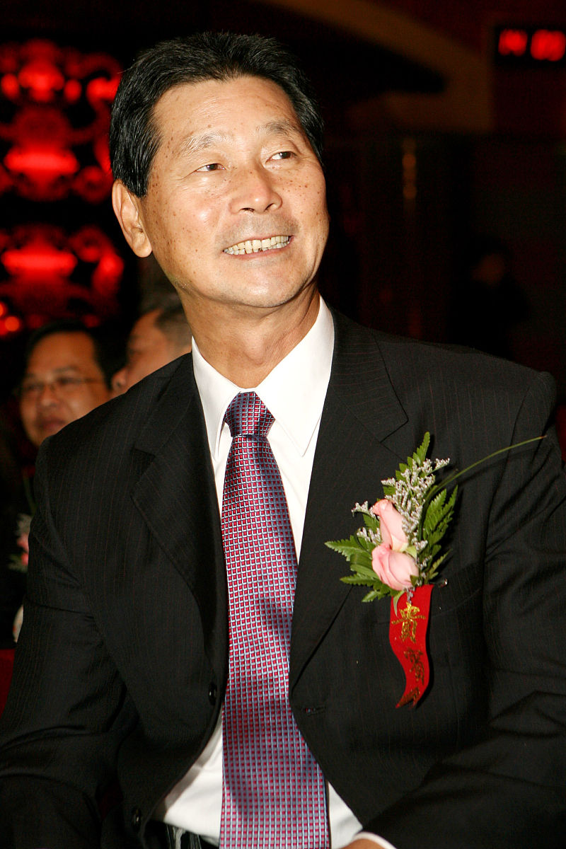 2009年10月13日,上海,"邓丽君全球官网"正式启动.邓丽君的三哥邓长富+