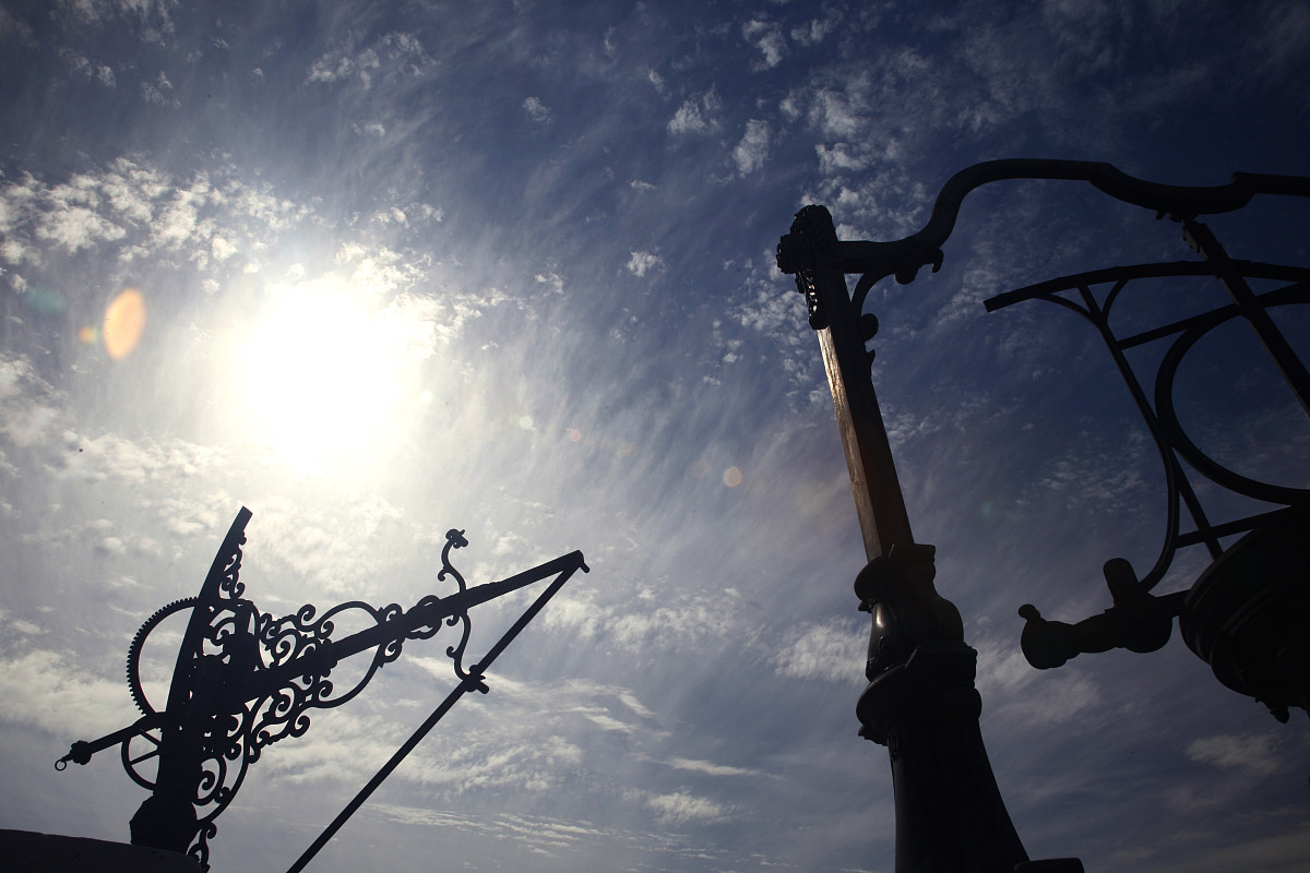 30 cm diameter × 20 cm height 体积是多少升？