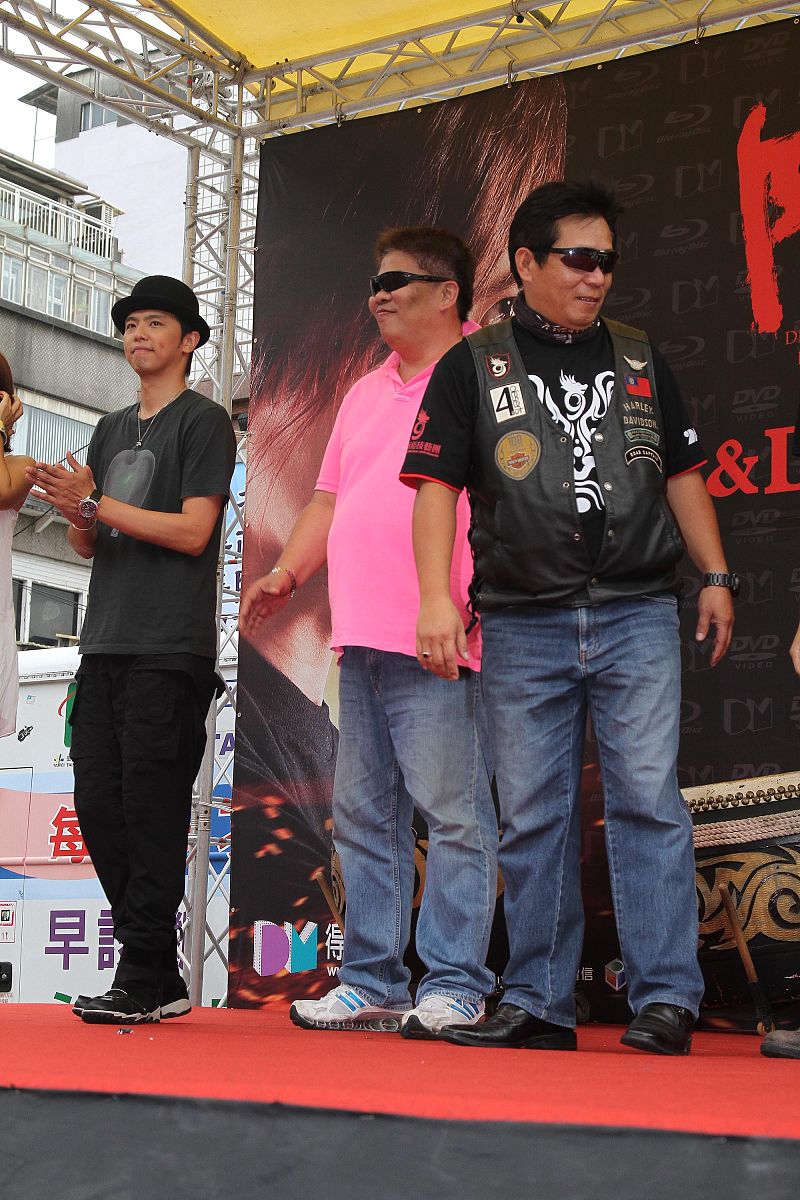 2012年6月24日,台北,《阵头》在西门町举办蓝光高清影碟的首卖签名会.