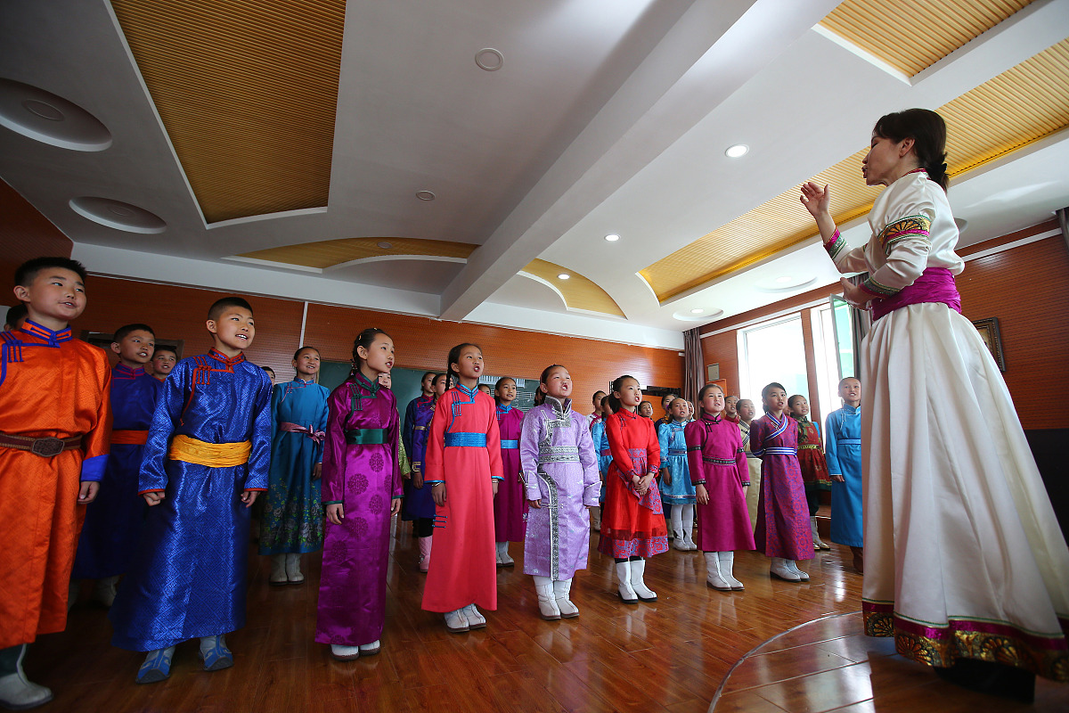 老年合唱团老师今天有事晚上上课通知怎么发好 用300字描述