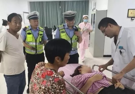渭南：少女伤势紧急 临渭交警开道送医