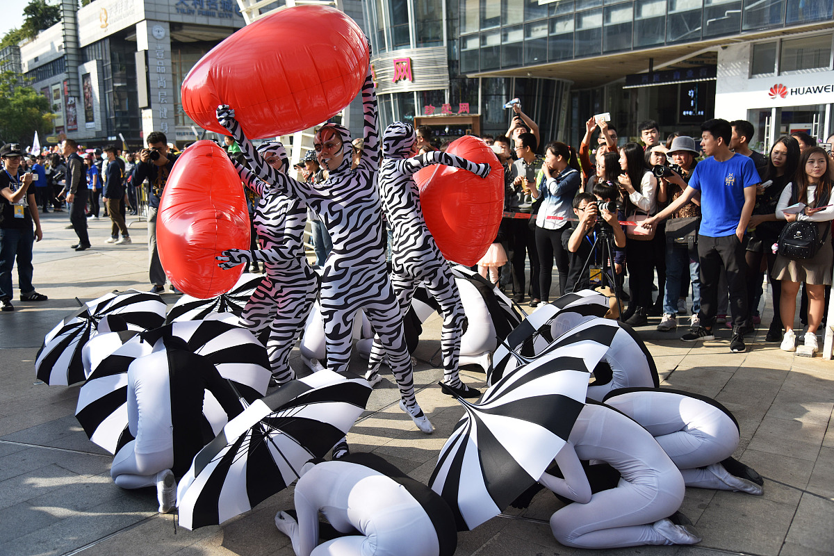 四川职业艺术大学怎么报名？