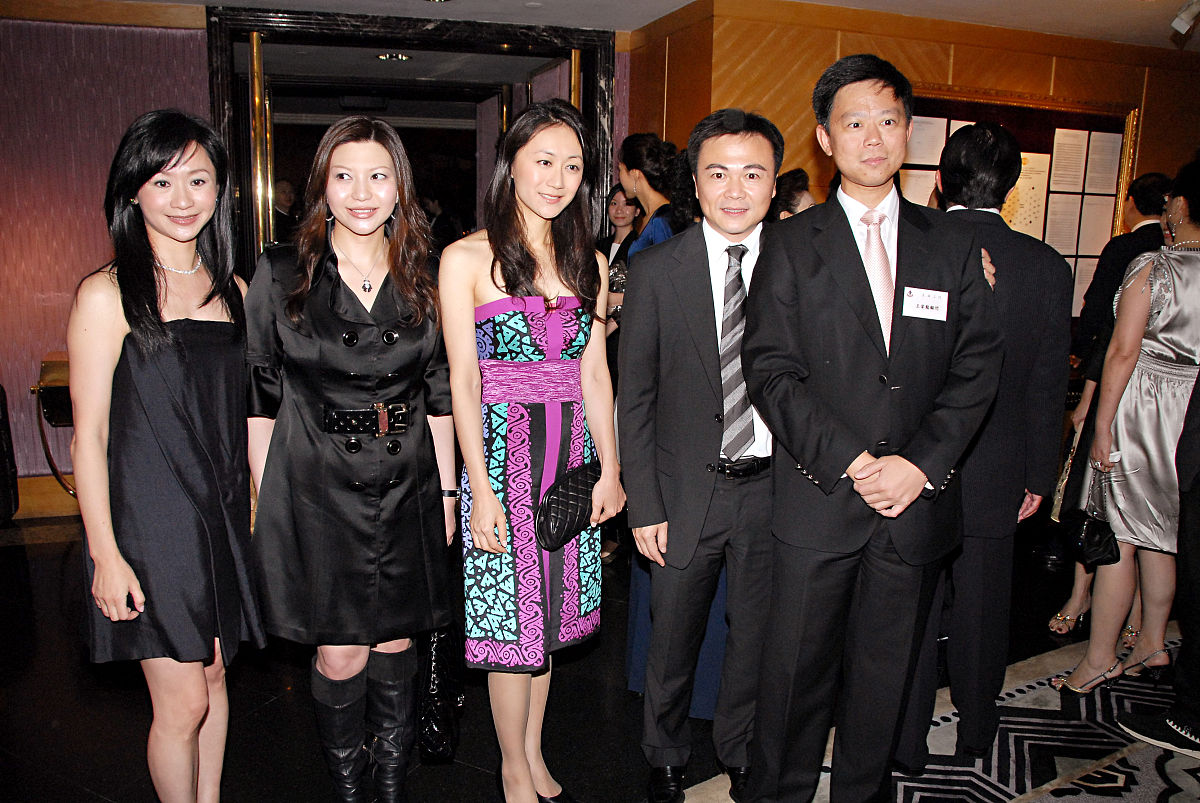 罗兆辉后宫佳丽三千，袁咏仪短暂快乐仅持续两月