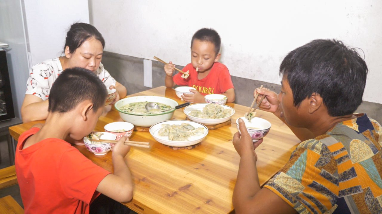 青菜饺子,媳妇第一次包,孩子说比肉馅饺子还香