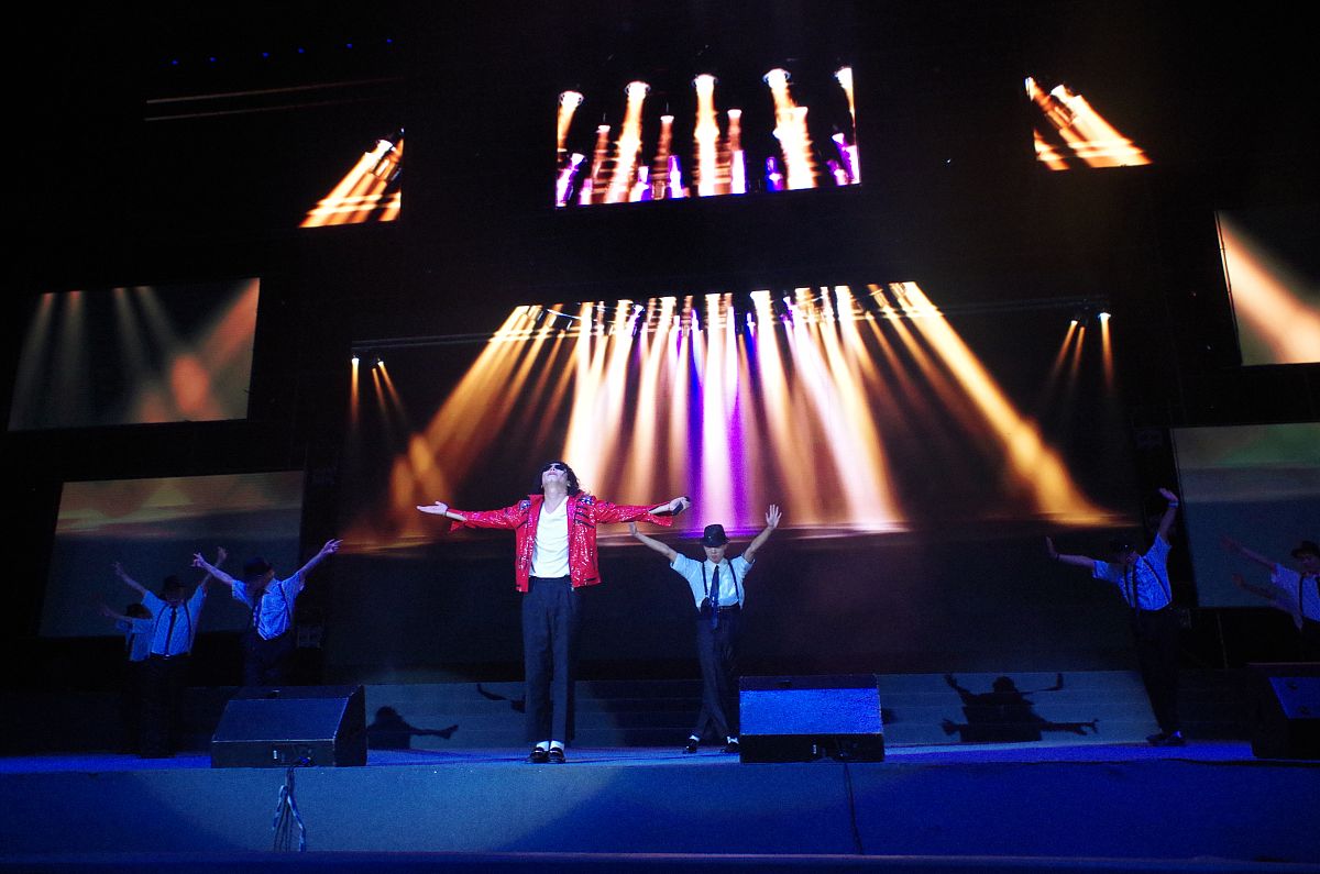 对演艺活动营销中的创新形式进行真实案例举例