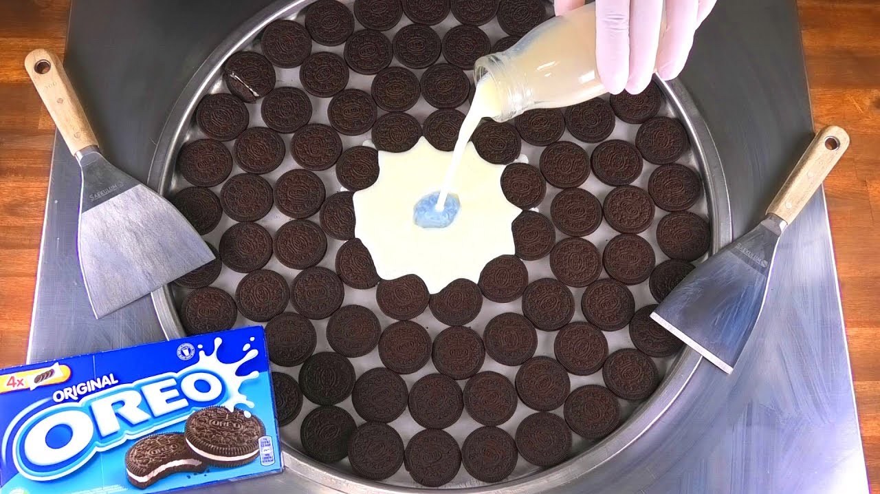 “奥利奥”还能这么玩?大师纯手工制作炒冰,画面太减压了