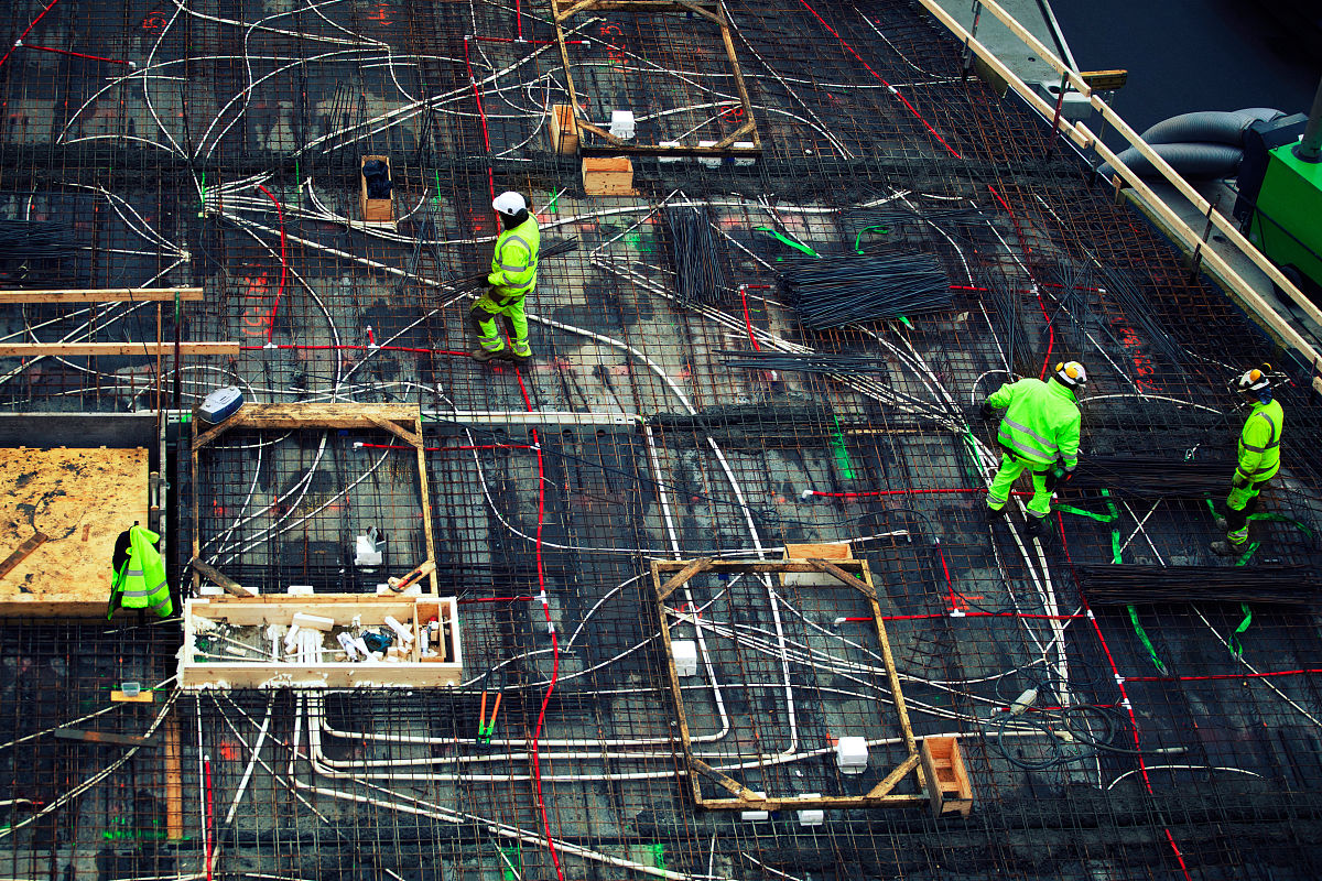 1 绿色施工：在BIMFilm中可以使用施工模拟功能通过建模、模拟施工过程优化施工方案、减少浪费、降低能耗实现绿色施工。同时BIMFilm还支持施工进度管理、材料管理和安全管理等功能有助于提高施工效率和质量。2 防火疏散：在BIMMake中可以使用消防模拟功能通过建模、模拟火灾场景分析火灾扩散速度、烟气浓度等参数优化建筑设计、改进疏散通道、增强防火措施提高建筑的防火安全性。同时BIMMake还支持