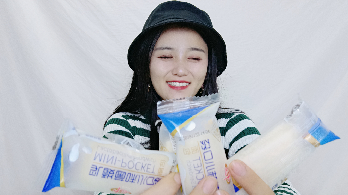 9.9元包邮的乳酸菌面包,浓浓的夹心,以后早餐就吃这款面包了