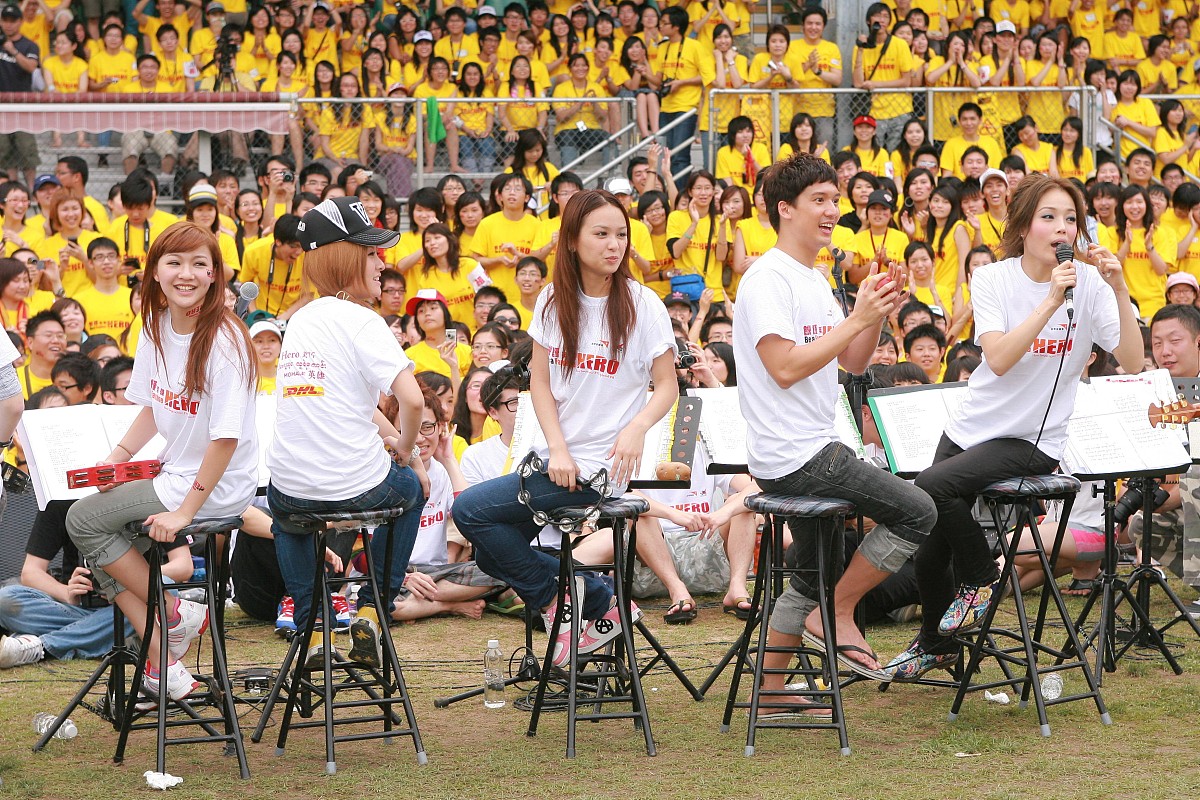 翻译成中文：好久不见，Szeyin！