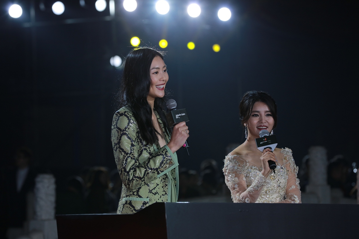 帮我对袁娅维歌曲《不同凡响》作曲式分析1000字